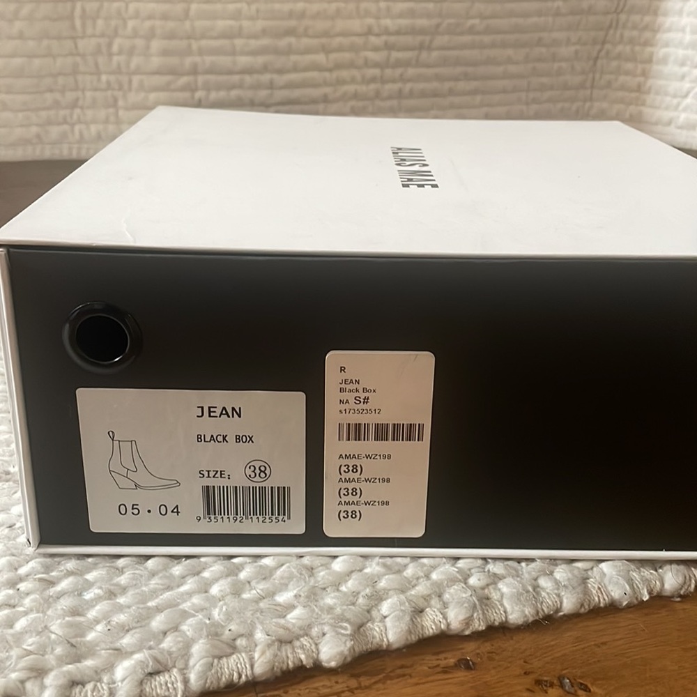 Alias Mae Jean Bootie - image 3